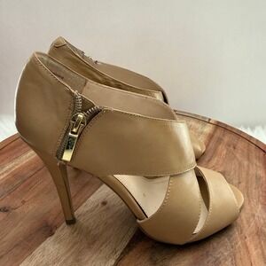 Nine West Tapestry Tan Leather Crisscross Open Toe Stiletto Heels Sz 7M Gold Zip
